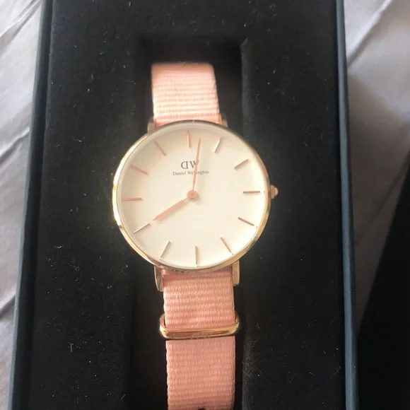 Daniel Wellington Rose Gold and White Watch 28mm - Picture 6 of 6